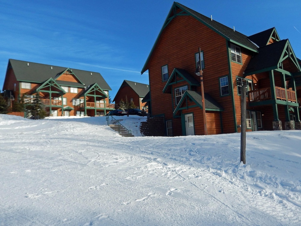 Camp 4 #2: 2 Bedrooms, 2.5 Baths: Slope Side, Gas Fireplace