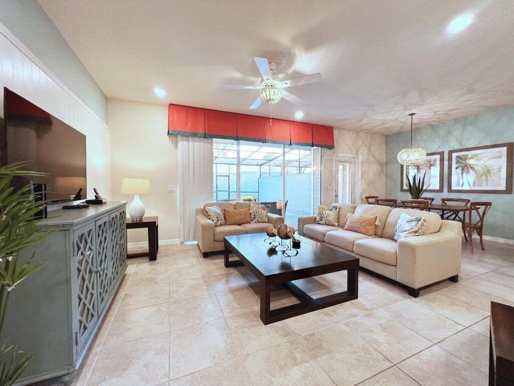 Large 5 Bed Family Townhome With Splash Pool 5 Bedroom Townhouse