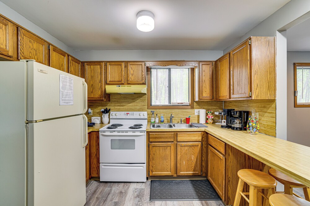 Home w/ Pool & Lake in Jim Thorpe: 6 Mi to Dtwn!