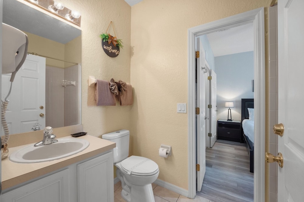 Family 4BR Home w/ Resort Pool Near Disney