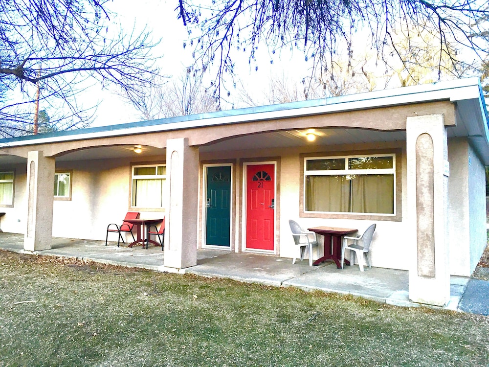 Hotel Naramata Centre - Image 1