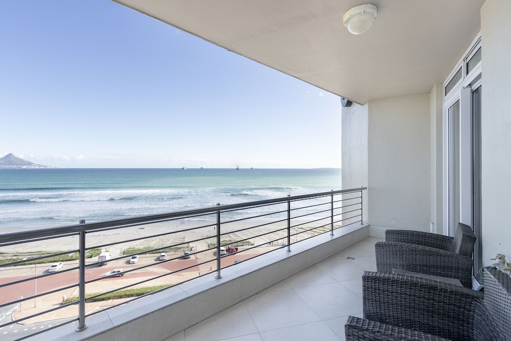 Portico 704