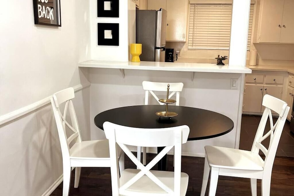 Hollywood Business Suites