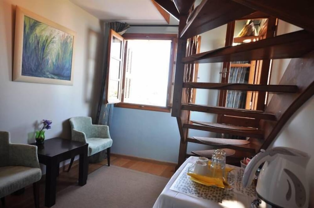 Nikolaos Pension