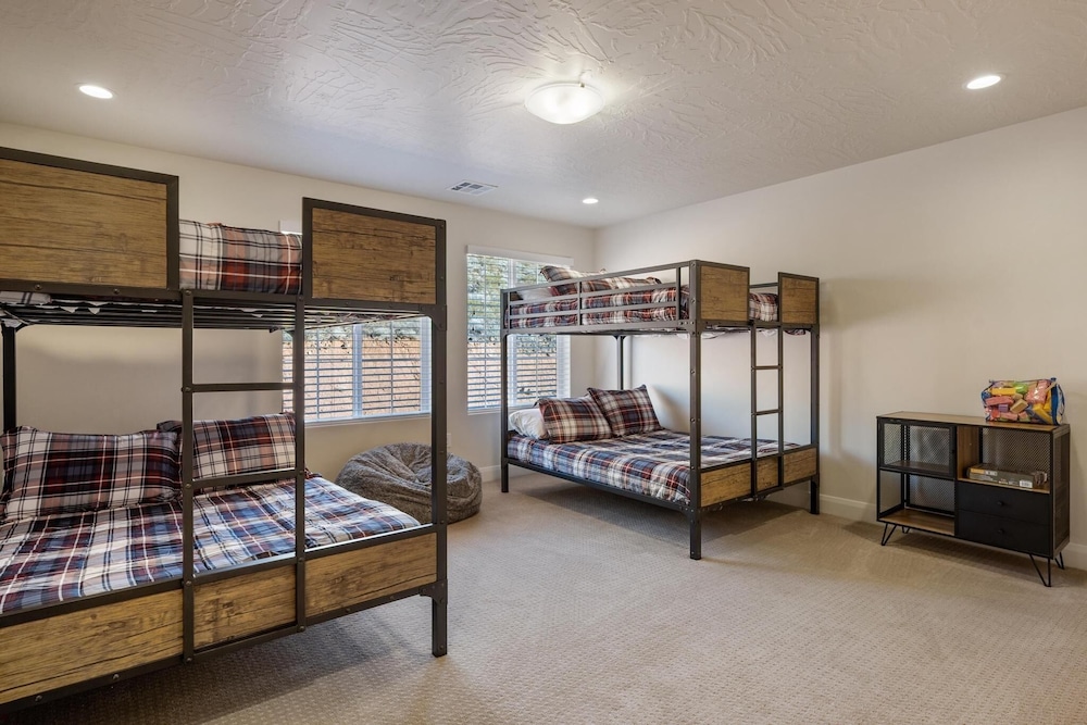 Holiday Hideaway 5 Bedroom Townhouse