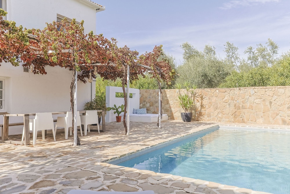 Casa Olivo in Izn jar