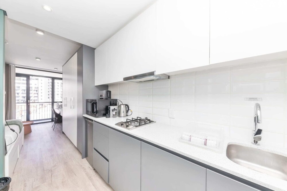 Stunning Studio Apartment With Balcony, Woodstock!