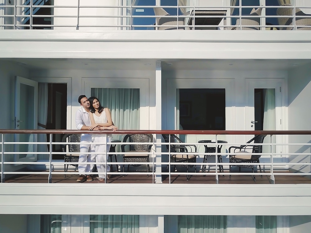 Paradise Elegance Cruise