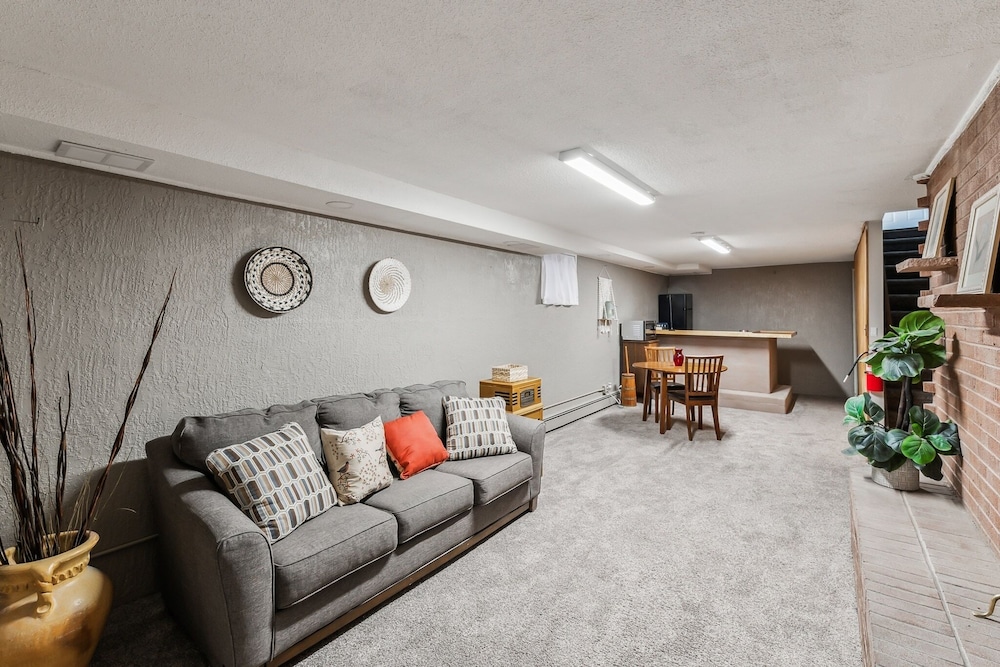 Comfortable & Spacious 3br Home In Cheyenne 3 Bedroom Home