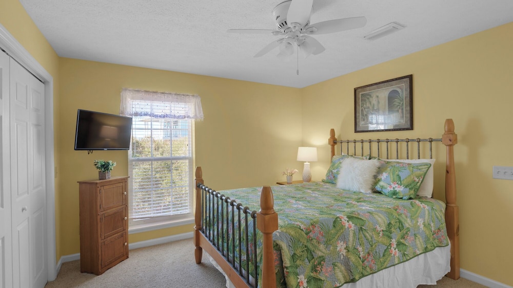 Classic Beach Retreat Just a Minute From the Beach Access in Seacrest on 30A view 5
