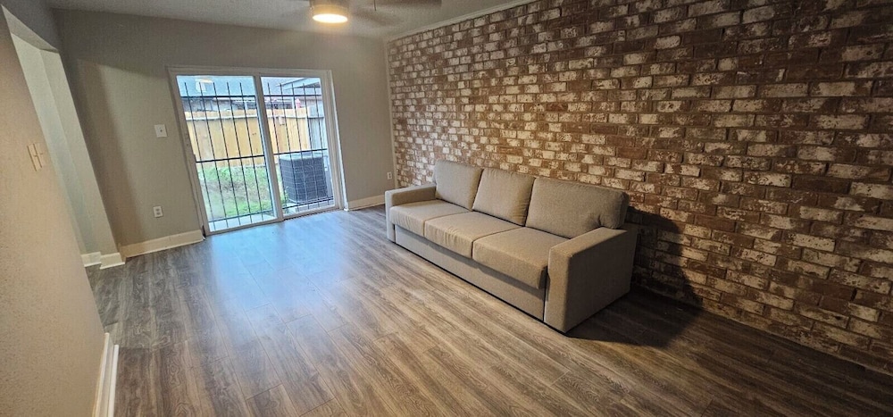 12371 Sharpview Dr