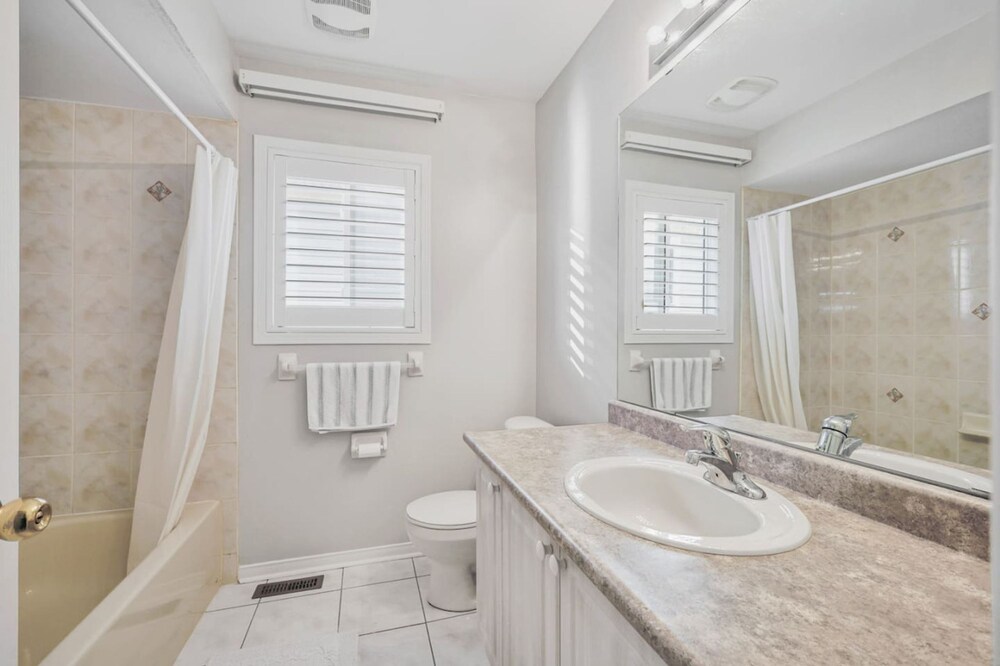 Spacious Whitby Haven 3BR Home Parking