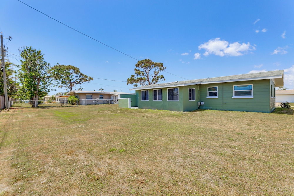 4 Mi to Venice Beach: Home w/ Patio & Yard