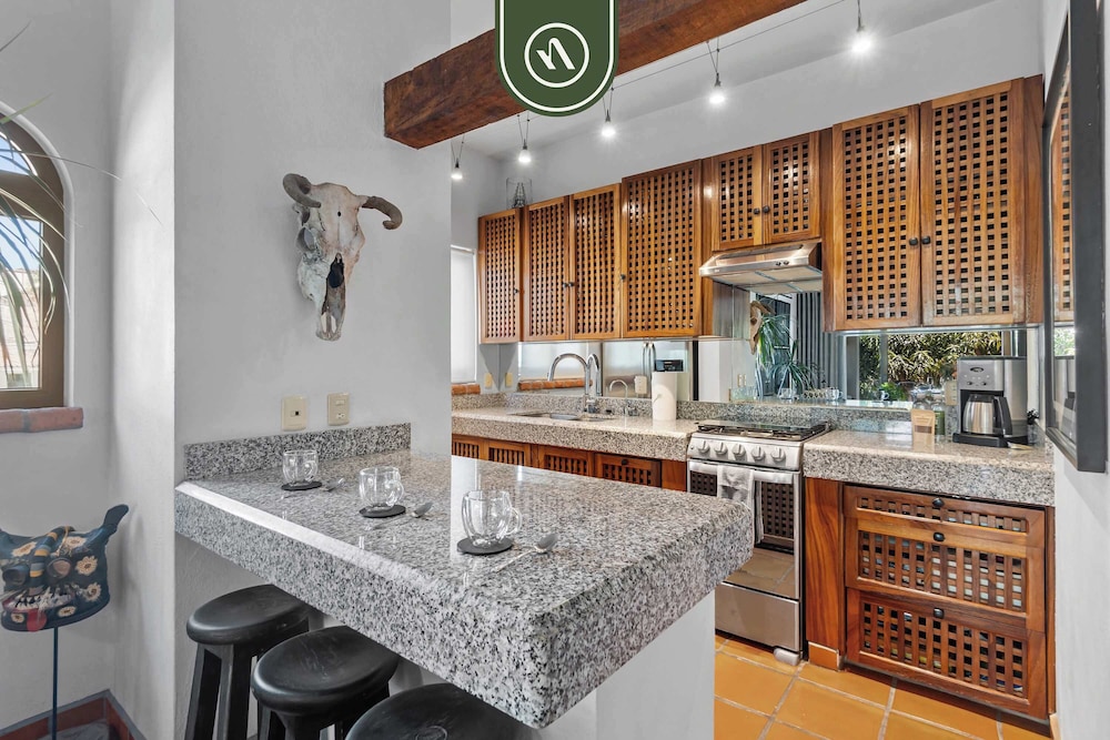 Stylish 2 BR Condo in Romantic Zone - Rooftop Pool