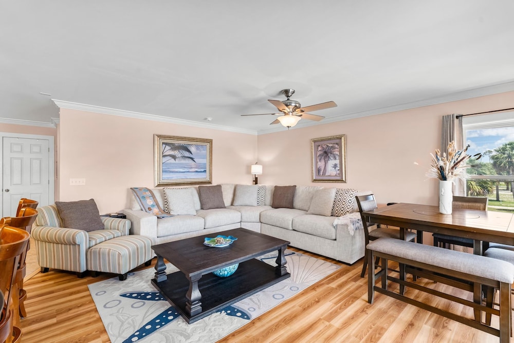 Pet Friendly Beach House - One Palm