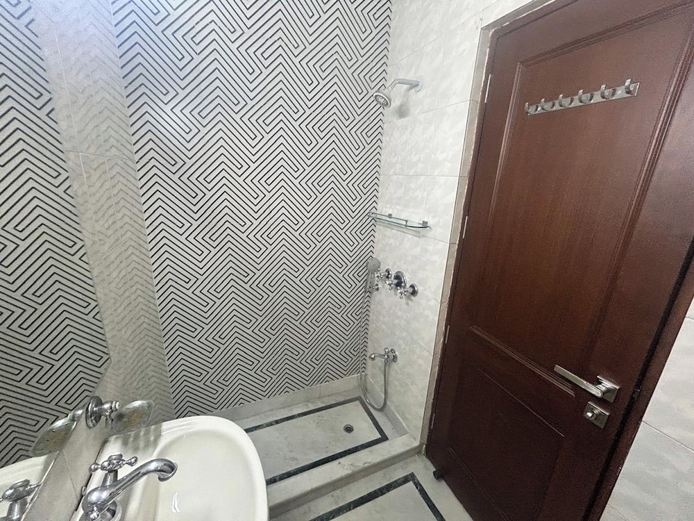 Metrolink Apartment & Suites-Green Park