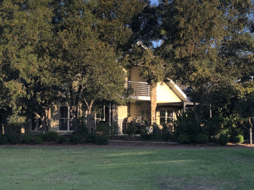 Hotel Gumnut Grove The Vintage - Image 1