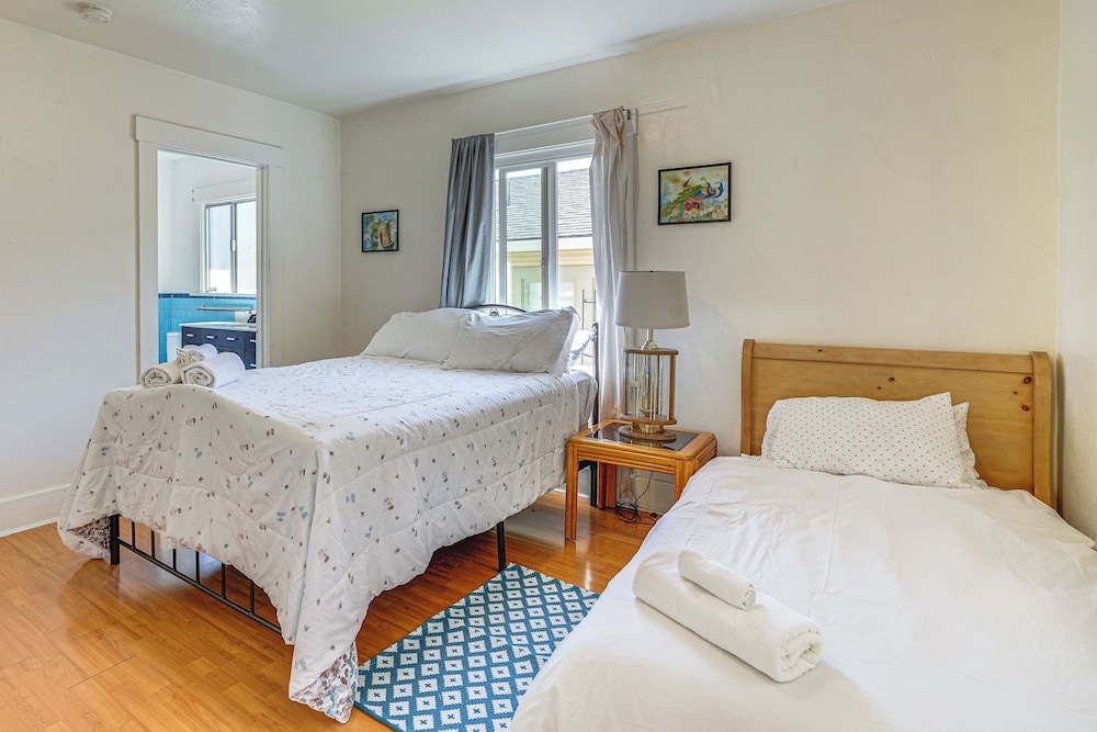 Walkable East Bay Home - 2 Mi to Bart Station