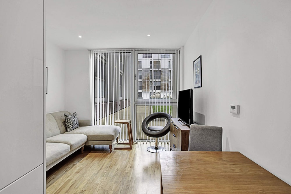 Urban Retreat: Stylish 1-bed Bliss