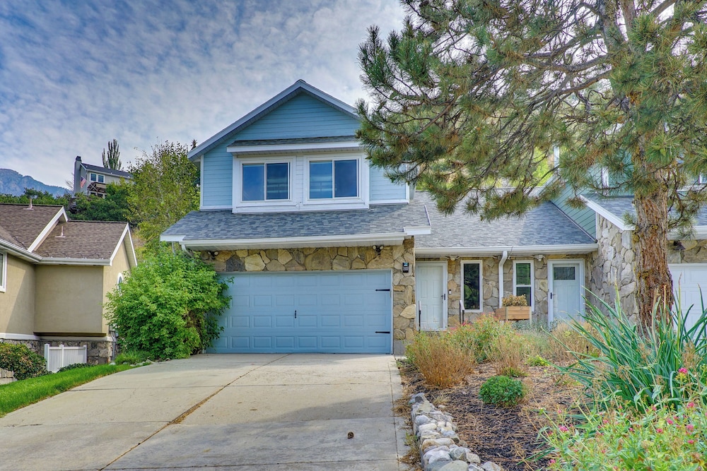 Mtn Views & Canyon Access: Cottonwood Heights Home