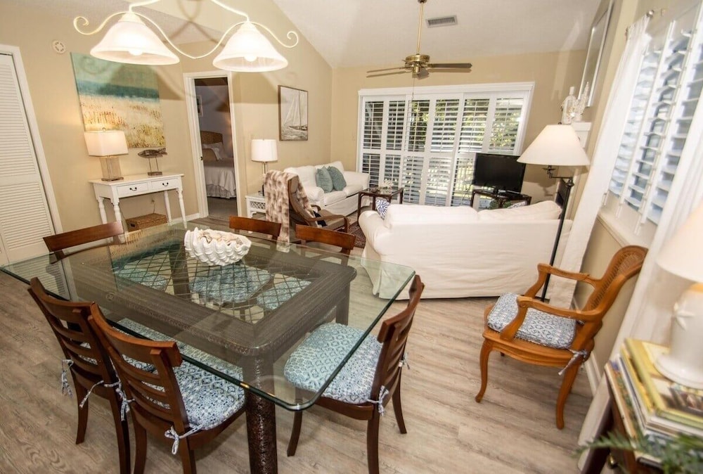 West Hyde Park 2e 2 Bedroom Condo