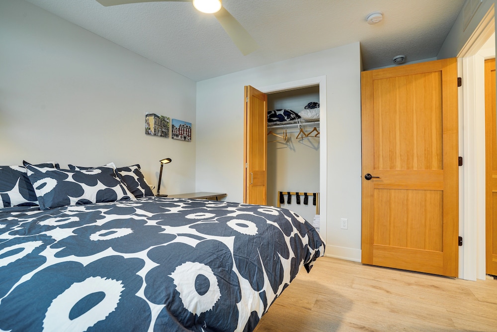 < 1 Mi to Carleton College: Wfh-friendly Apartment