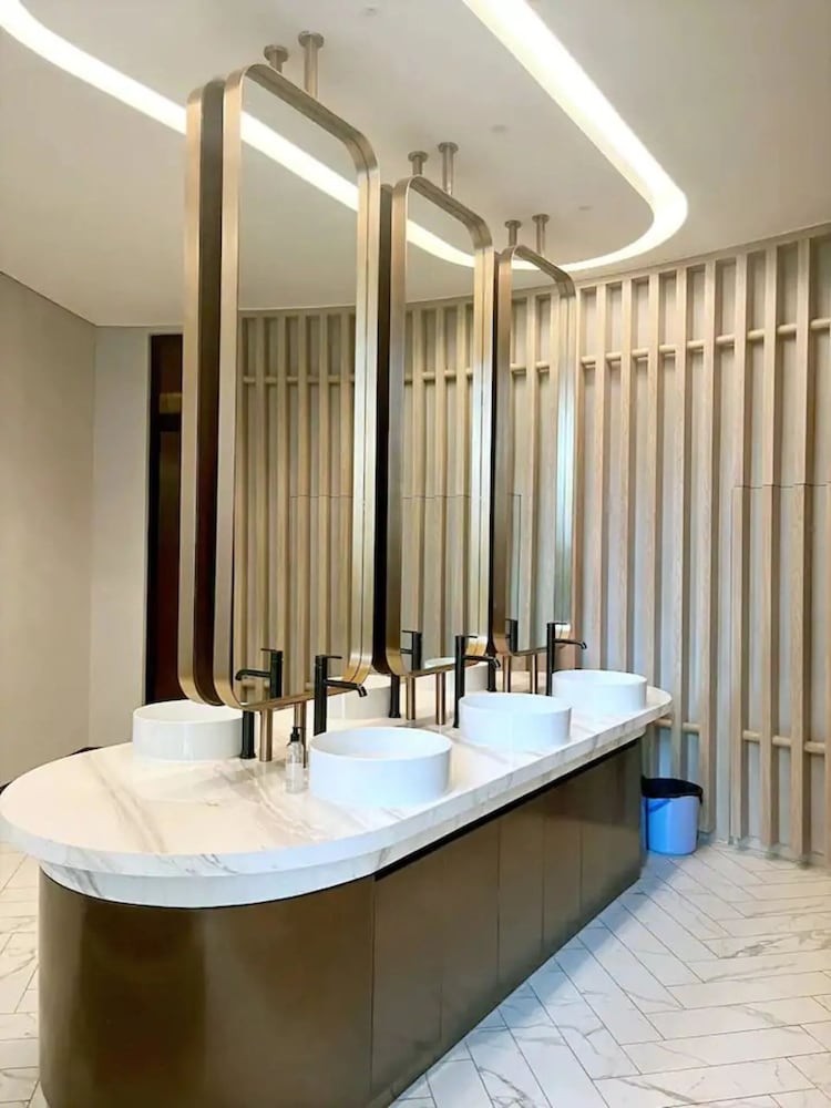 Cardinal Court Apartment