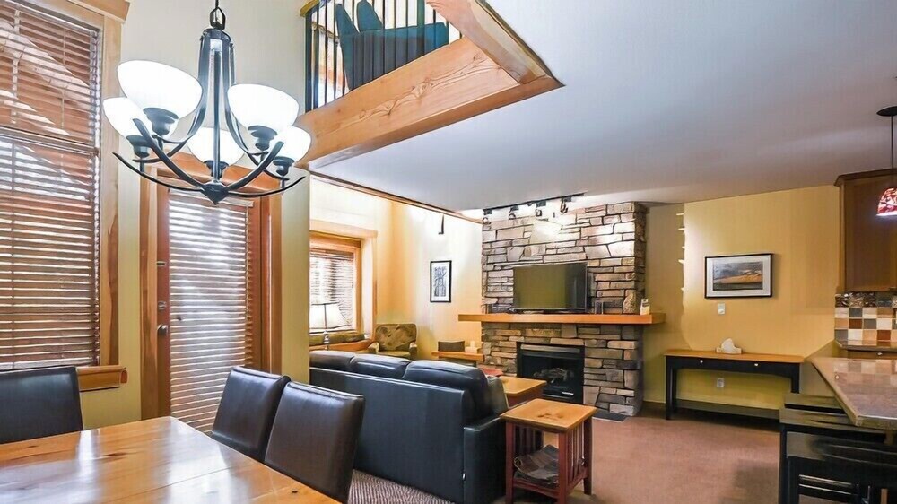 Pinnacle Ridge Chalets by Fernie Lodging