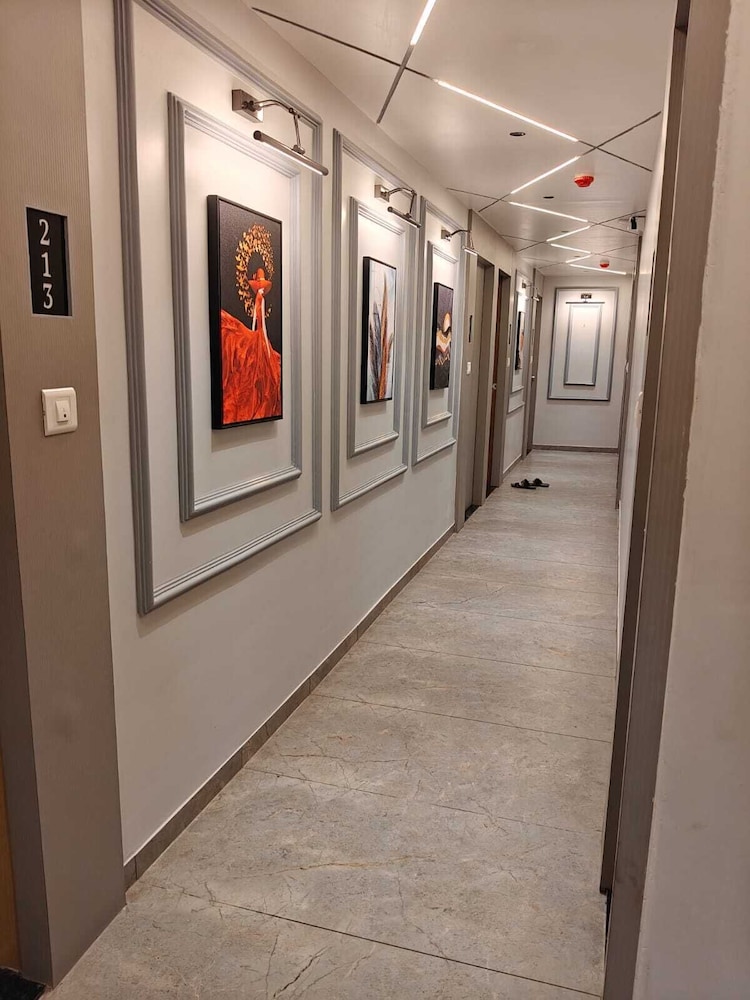 Hotel Grand Acme