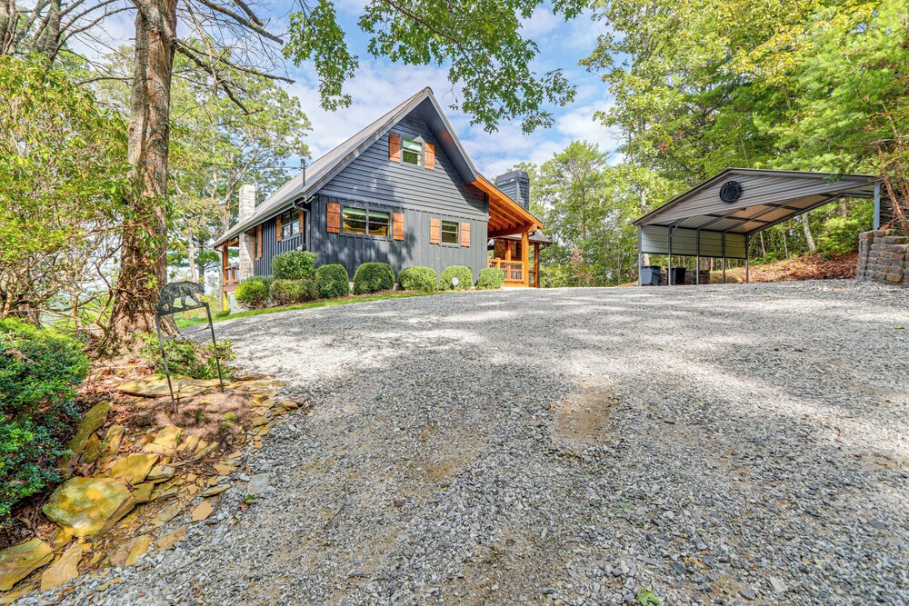 Deck, Panoramic Views: Serene Mineral Bluff Cabin!