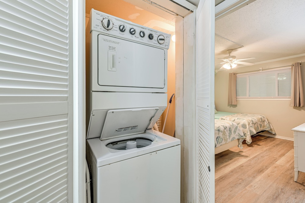 Beach & Pool Access: Regency Towers Condo in Pcb!