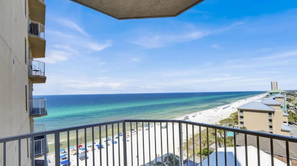 Sapphire Shores - Beachfront With Chair Setup