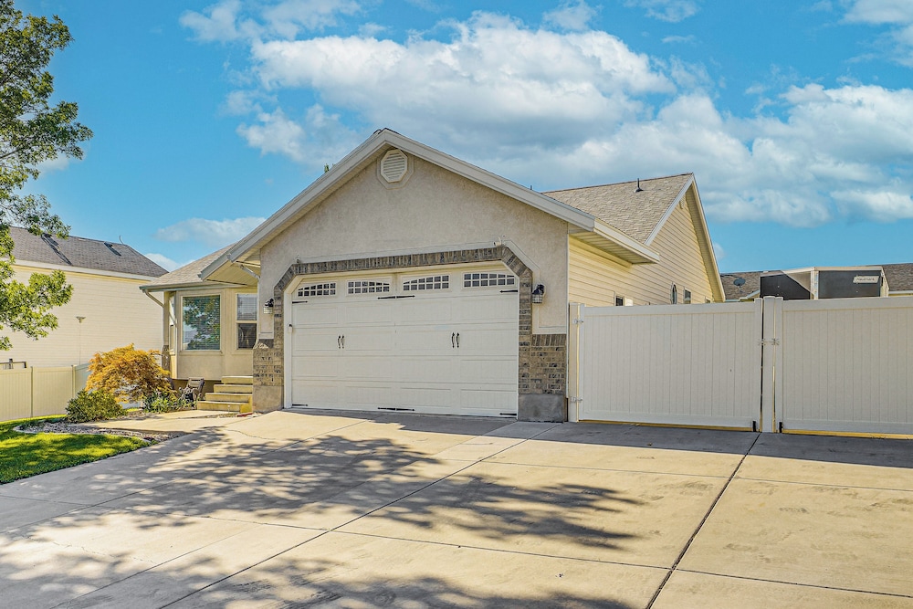 Family Home w/ Fenced Yard Between Provo & Slc!