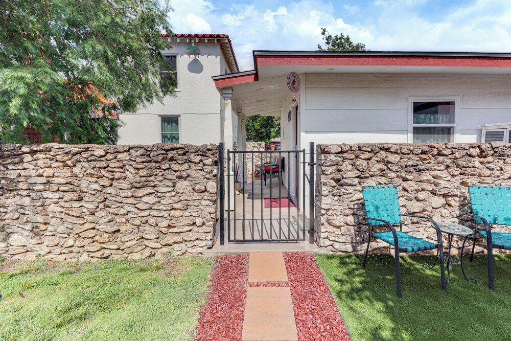 Walk to Enmu: Cozy Casita w/ Pet-friendly Yard