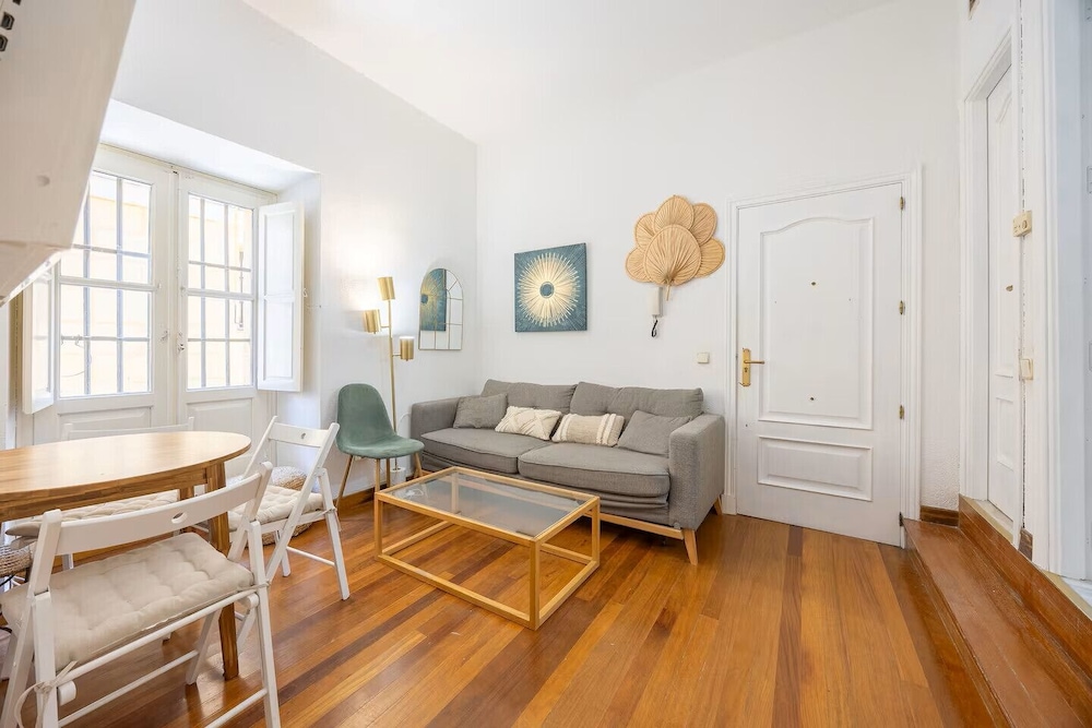 Toro 4 in Madrid With 1 Bedrooms and 1 Bathrooms