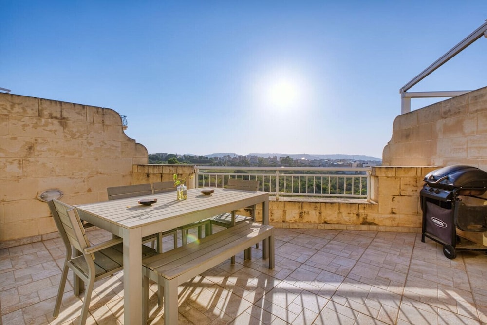 The Dreamy Terrace Pool BBQ in Xag ra Gozo