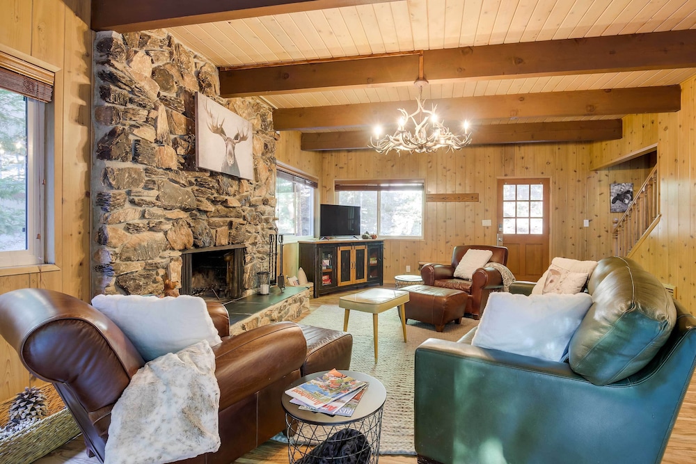Steps to Lake Arrowhead: Cabin w/ Bbq!