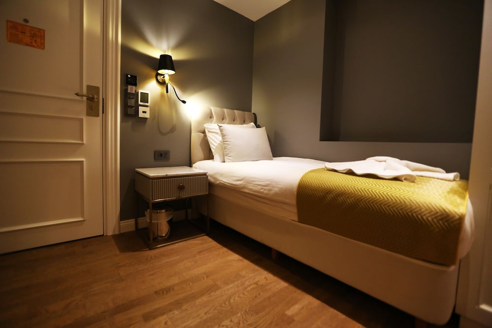 Royal Tophane - Image 18