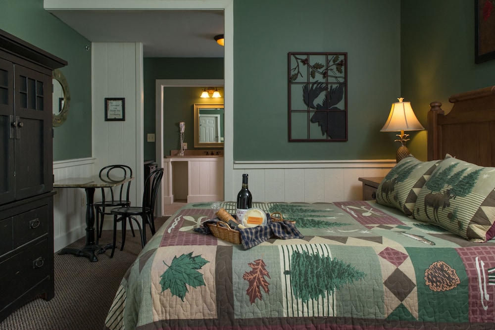 Colonial Inn view 3