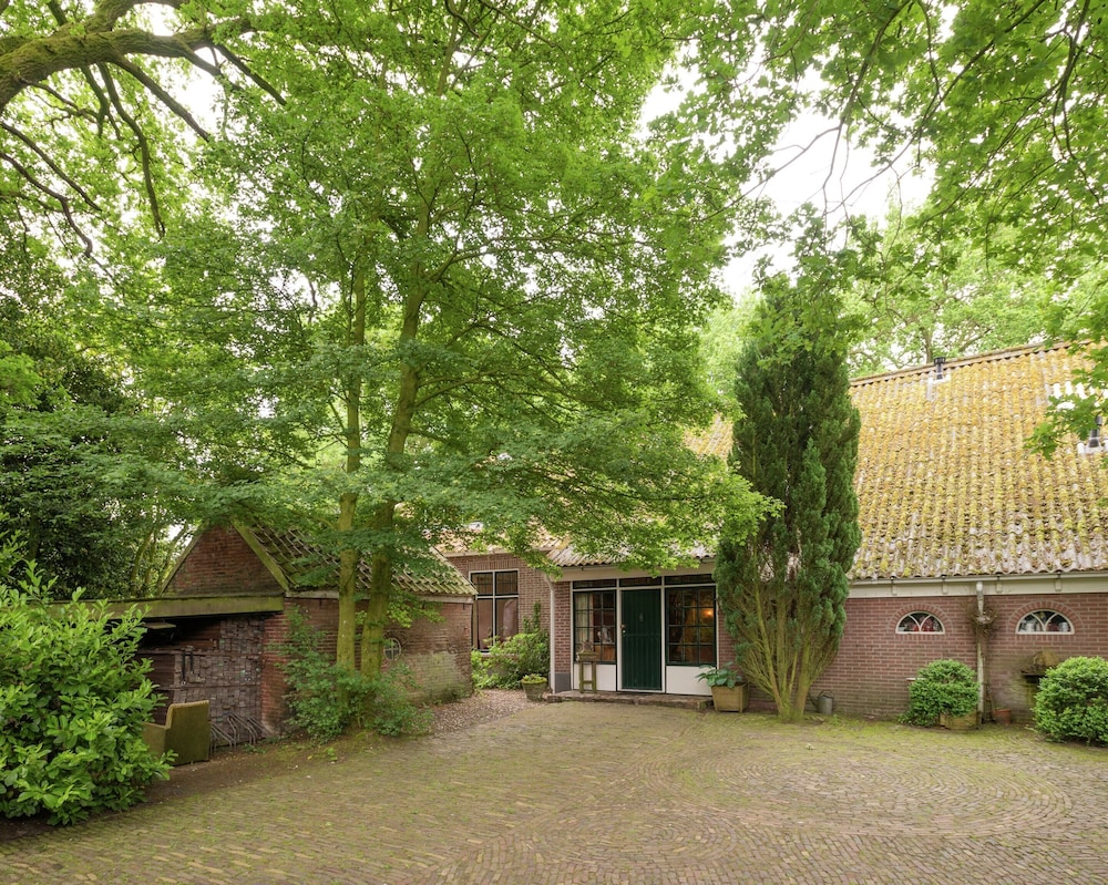 Secluded Farmhouse in Balkbrug with Hot Tub view 2