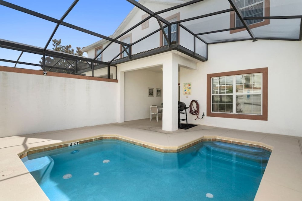 Amazing 4bdr Near Parks w Pool