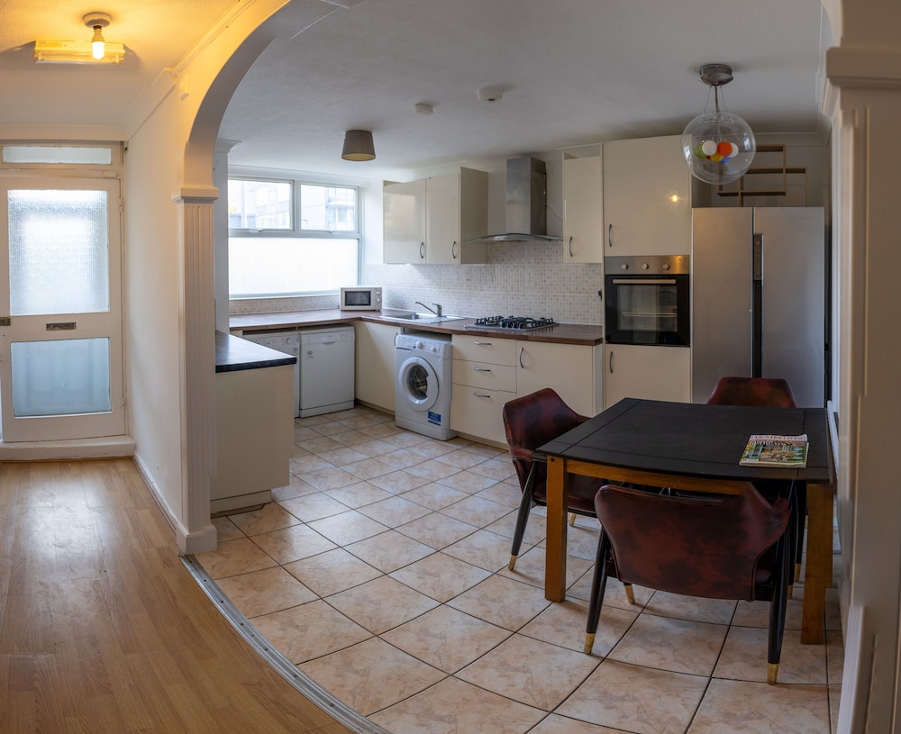 Regent's Park, Sleeps 8, Pet Friendly & Garden