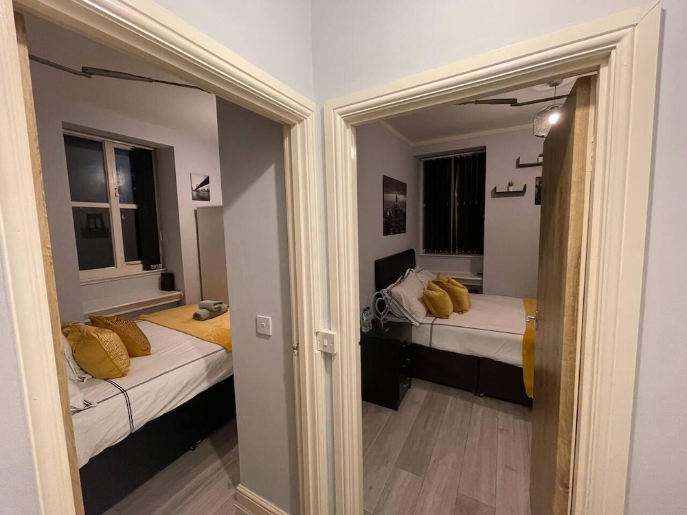Impeccable 2-bed Apartment by Cardiff City Centre view 2