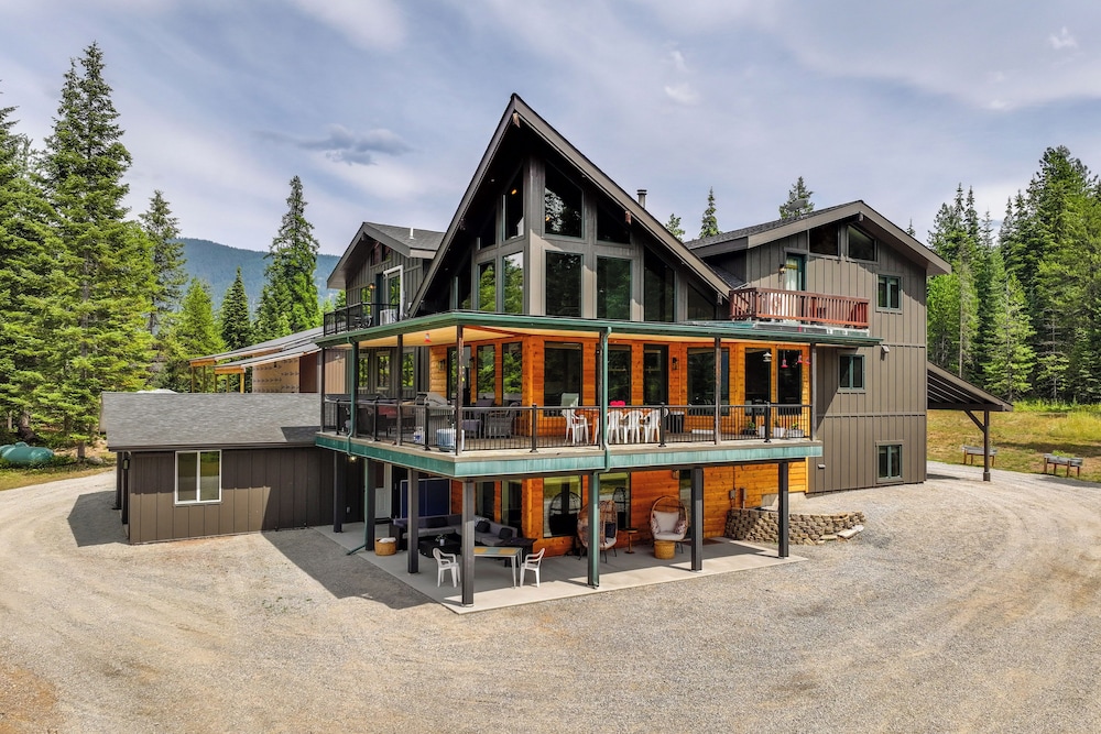 7 Mi to Boat Launch: Luxe Montana Family Home