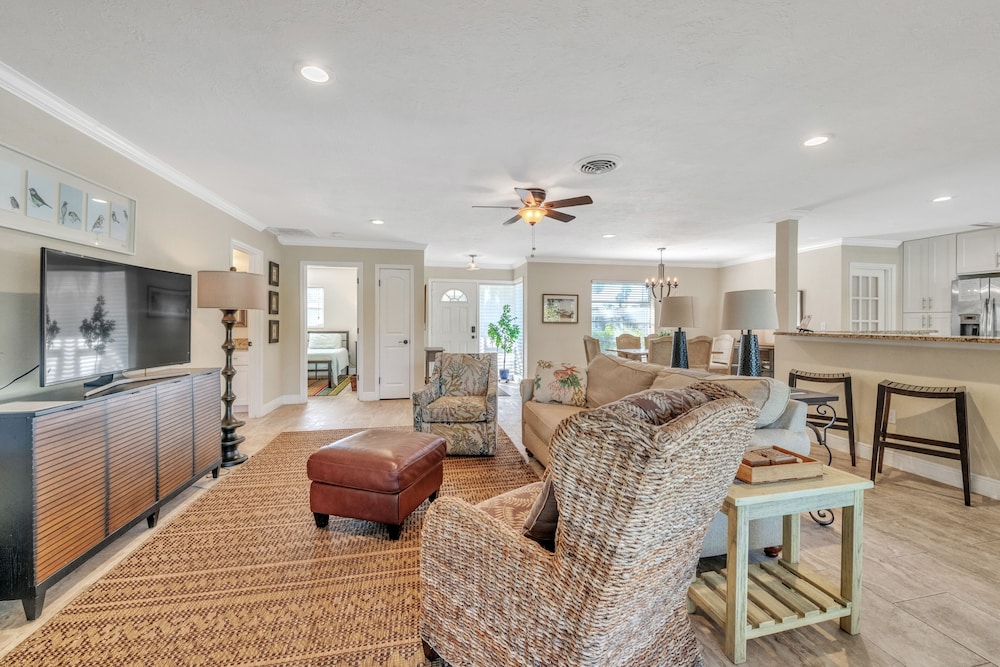 Beautiful Pool Home Near Siesta Key Beach 2 Bedroom Home