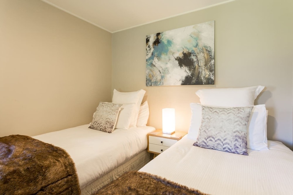 Large Distinctive AND Spacious Family Home view 4
