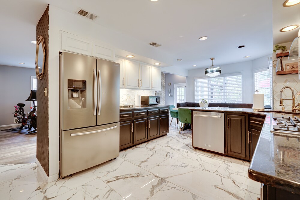 Spacious Family Vacation Rental ~ 5 Mi to Beach! view 2