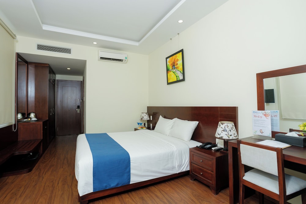 Bounce Beach Hotel & Tien Sa Resort