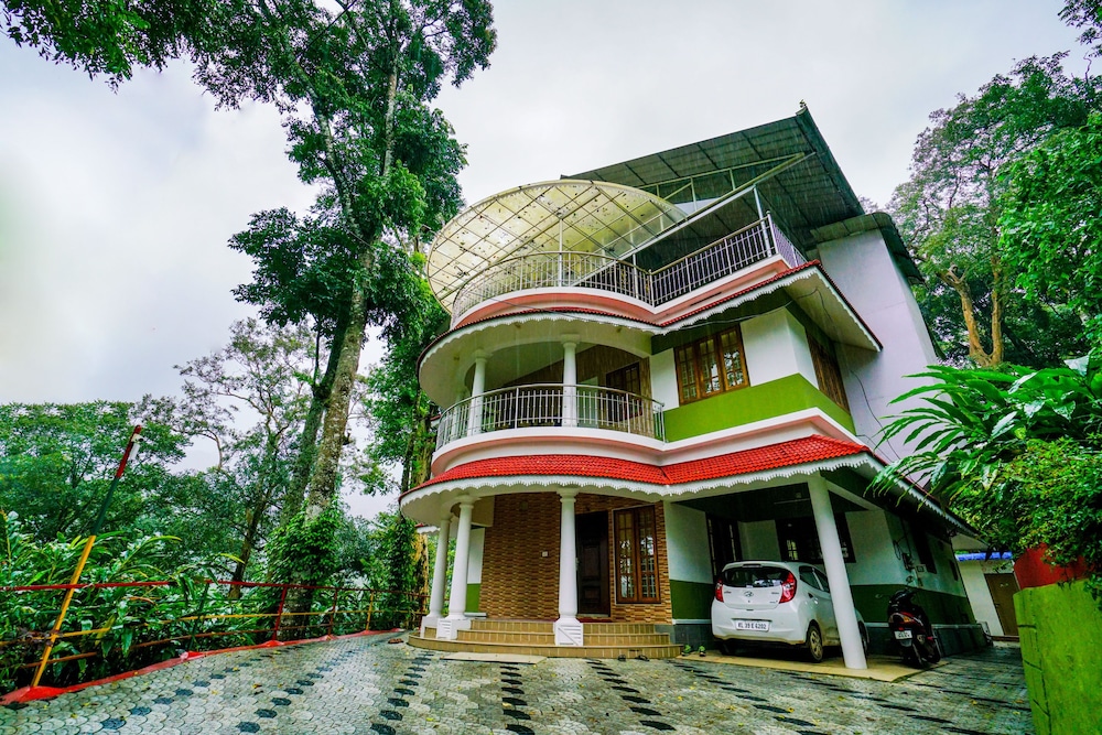 OYO 16460 Serene Stay view 5
