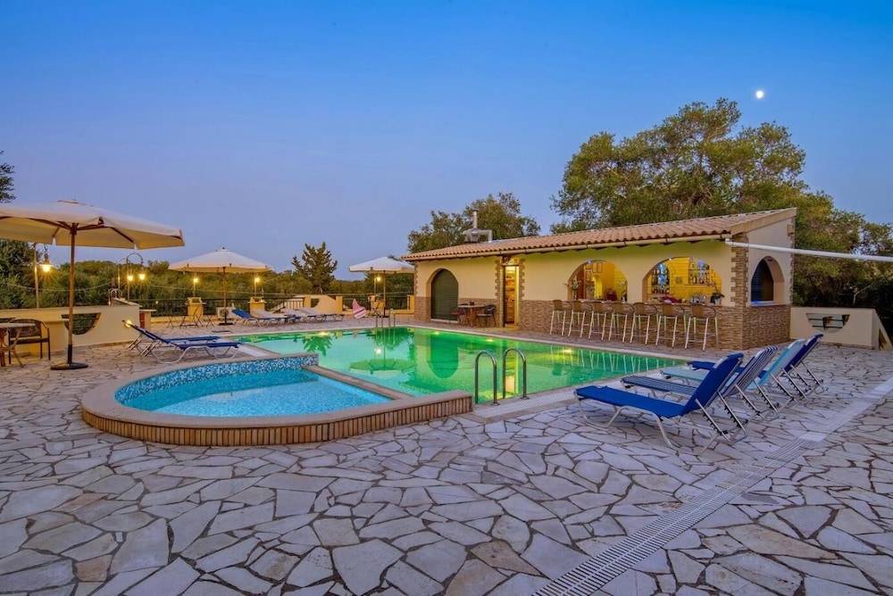 Olympia Paxos Apartment